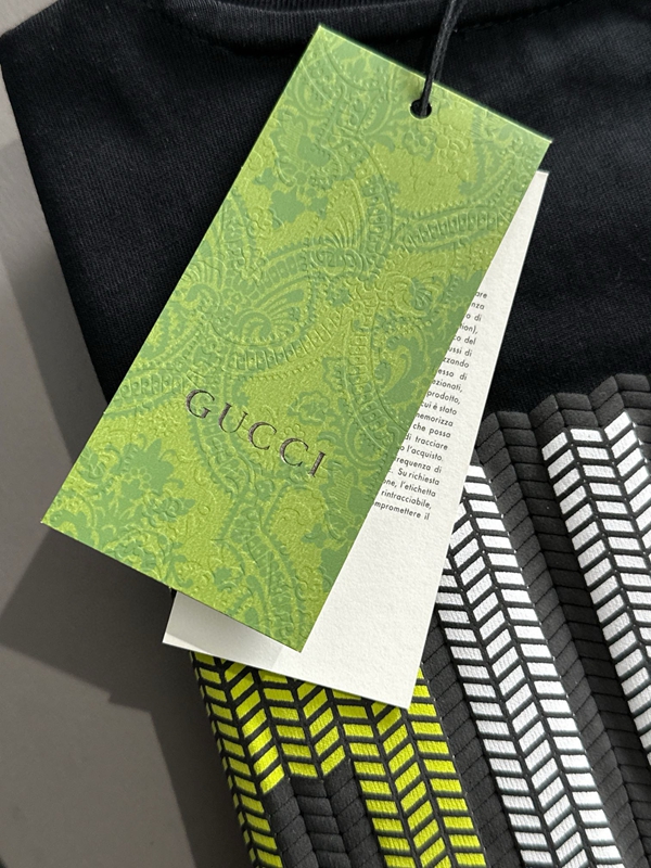 ブランドTシャツ着用イメージ